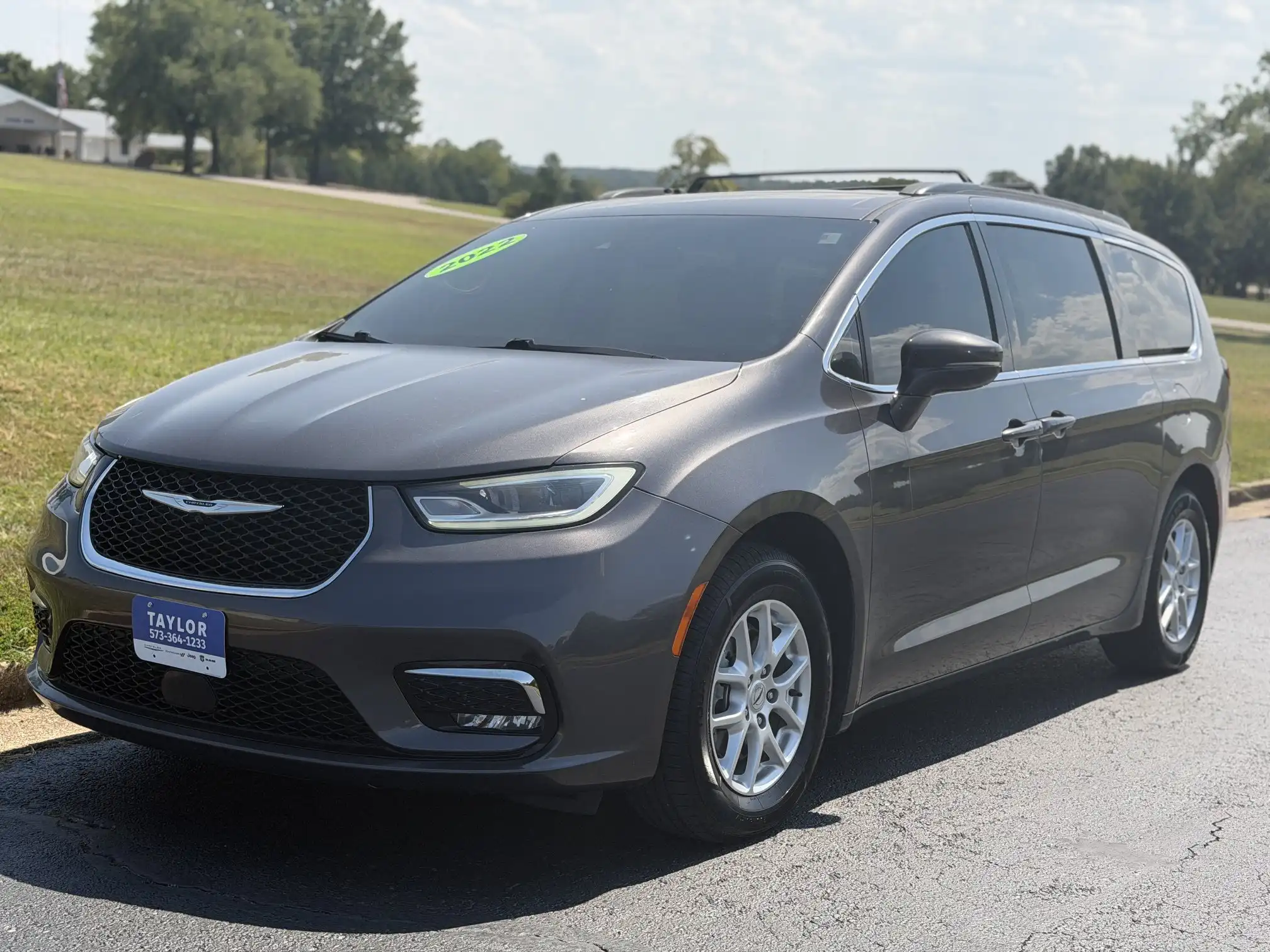 2022 Chrysler Pacifica Touring L's photo