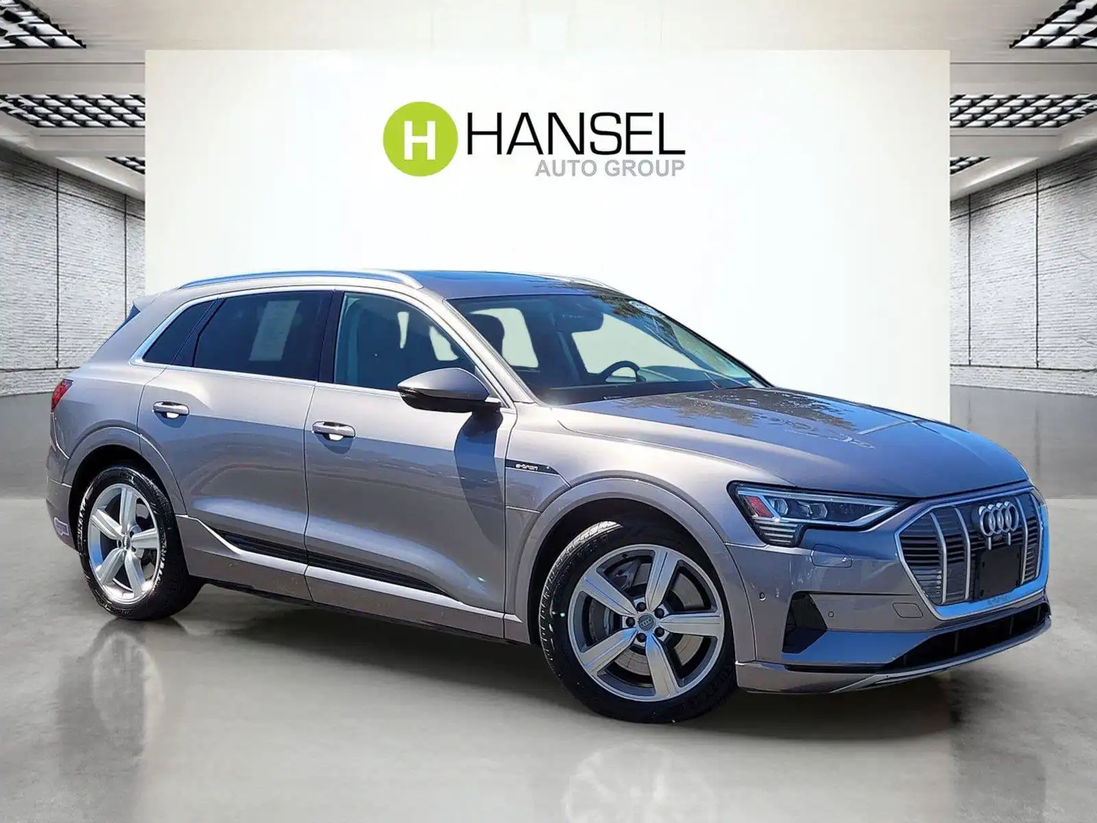 2019 Audi e-tron Premium Plus's photo