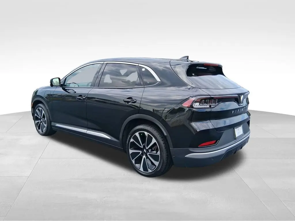 2025 VinFast VF 8 Plus Standard Range photo 3
