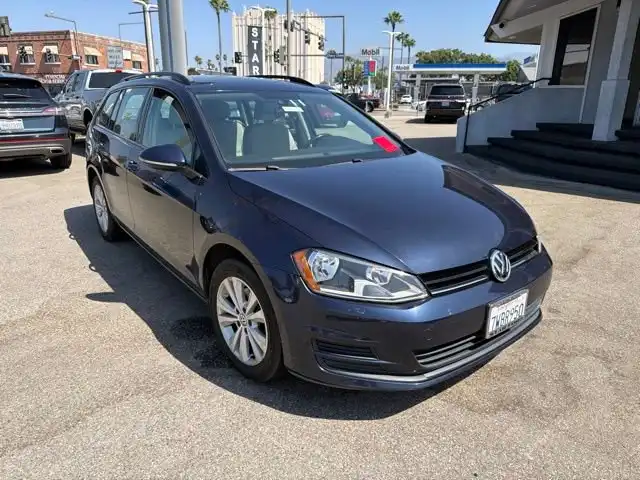 2017 Volkswagen Golf SportWagen TSI S 4Motion DSG Auto's photo