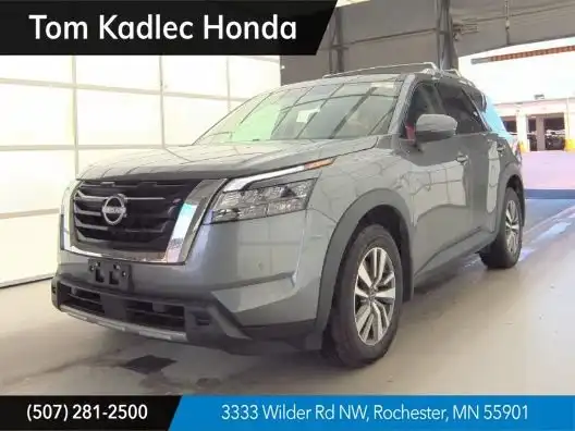 2023 Nissan Pathfinder SL 4WD's photo
