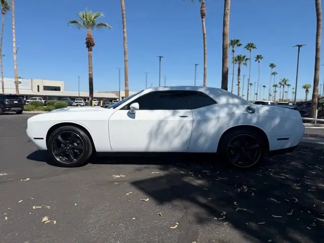 2023 Dodge Challenger SXT Auto photo 4