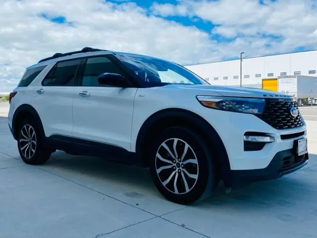 2024 Ford Explorer ST Line 4WD photo 3