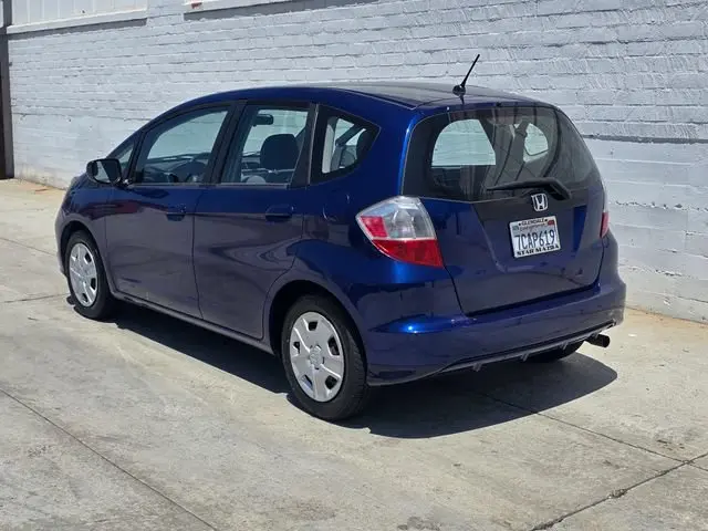 2013 Honda Fit Auto photo 4