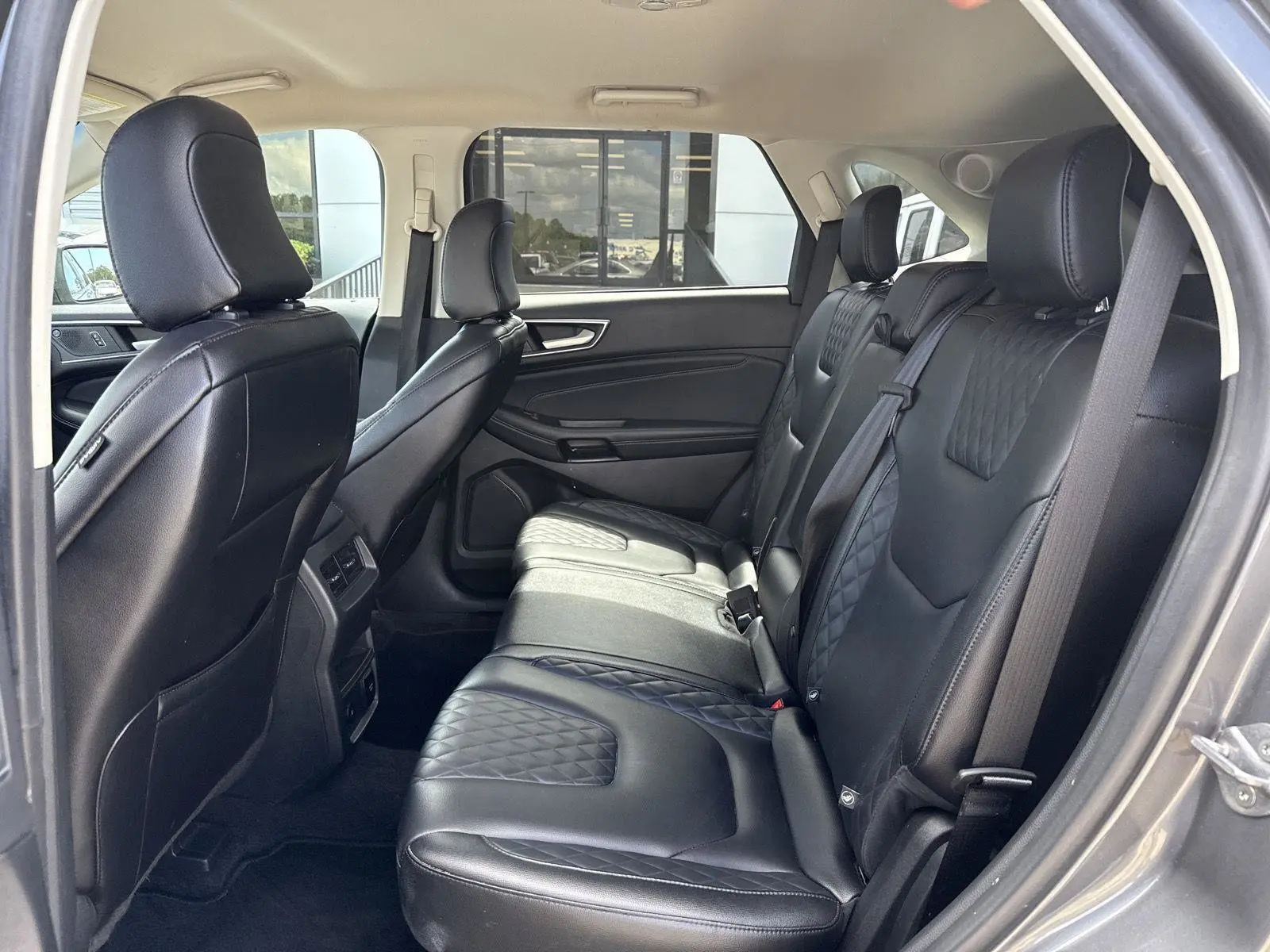 2024 Ford Edge Titanium AWD photo 5
