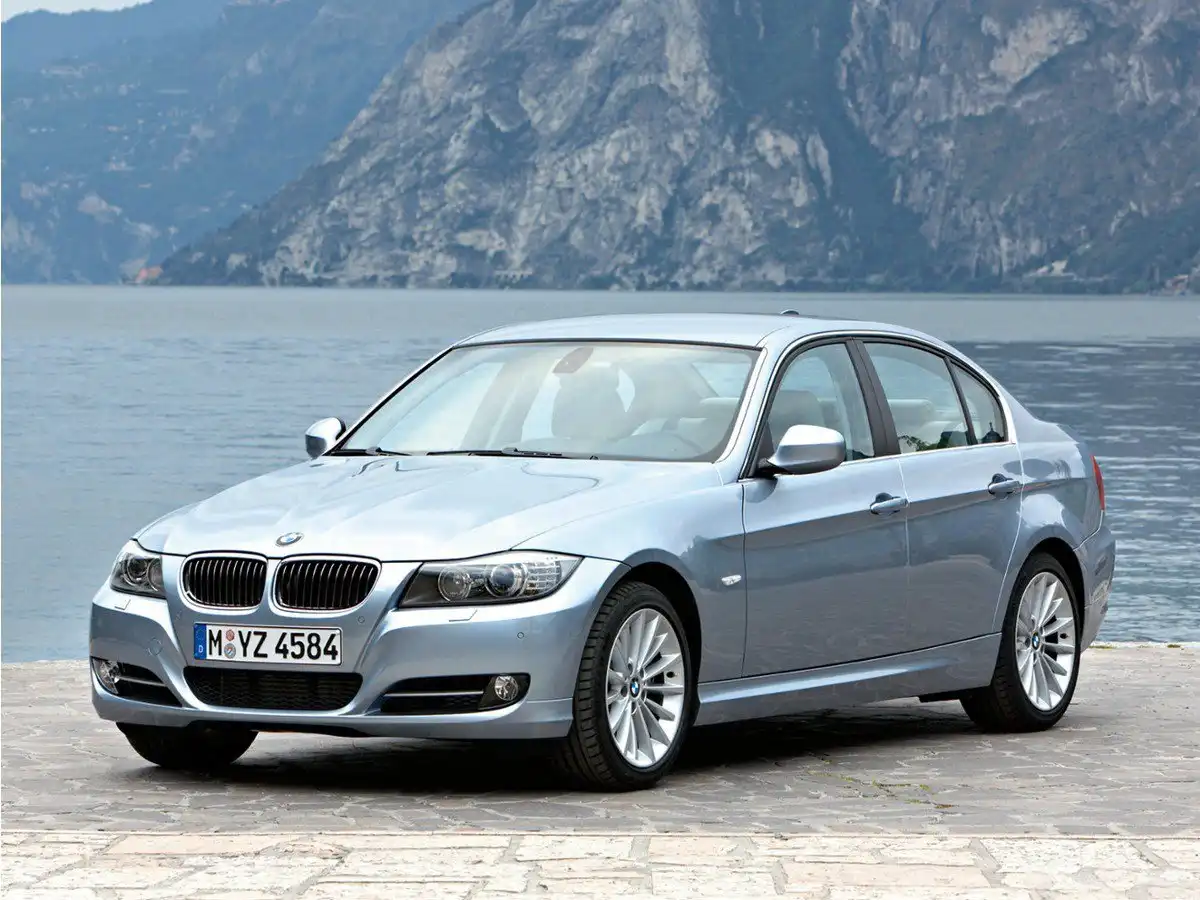 2011 BMW 3 Series 335i xDrive Sedan's photo