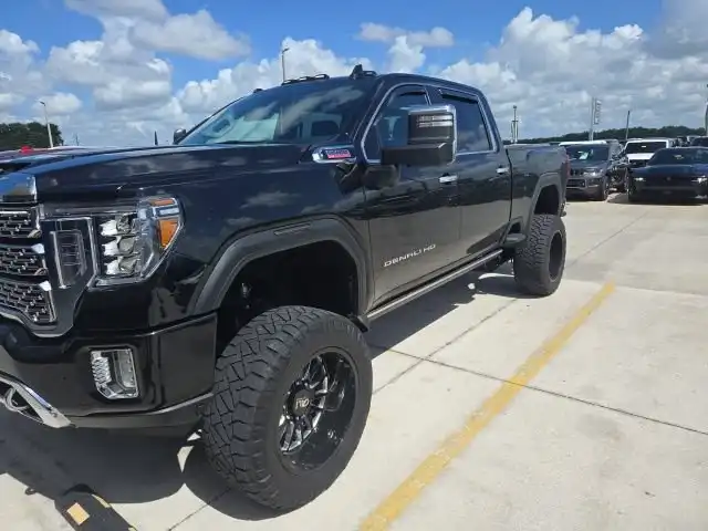2022 GMC Sierra 4WD Crew Cab Standard Box Denali's photo