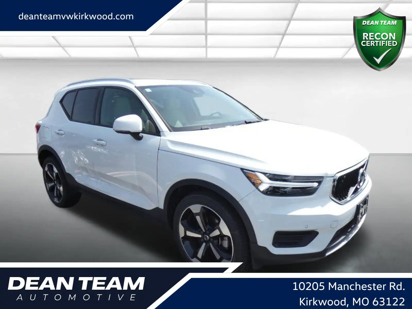 2020 Volvo XC40 T4 Momentum's photo
