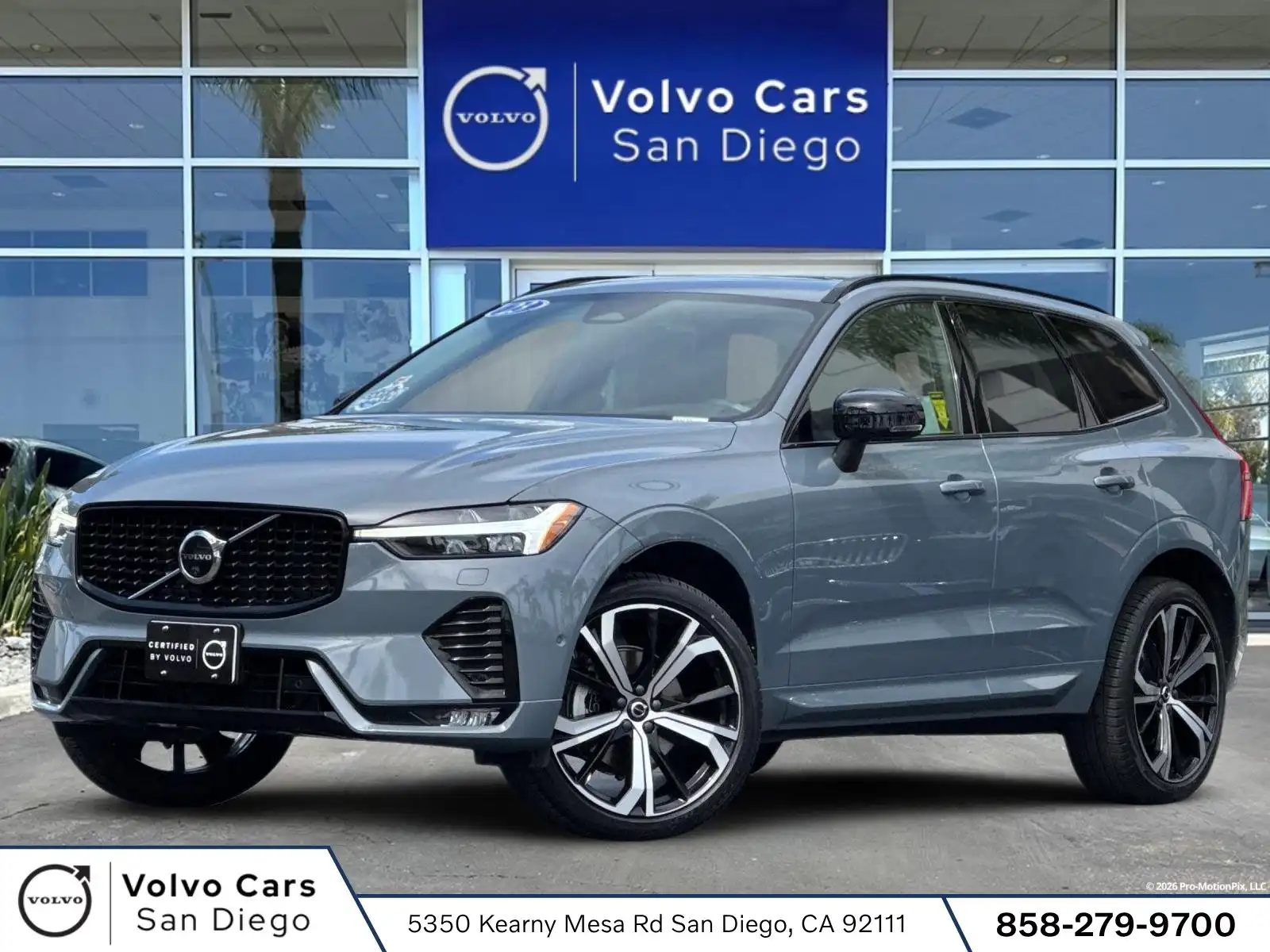 2023 Volvo XC60 B5 Ultimate Dark Theme FWD's photo
