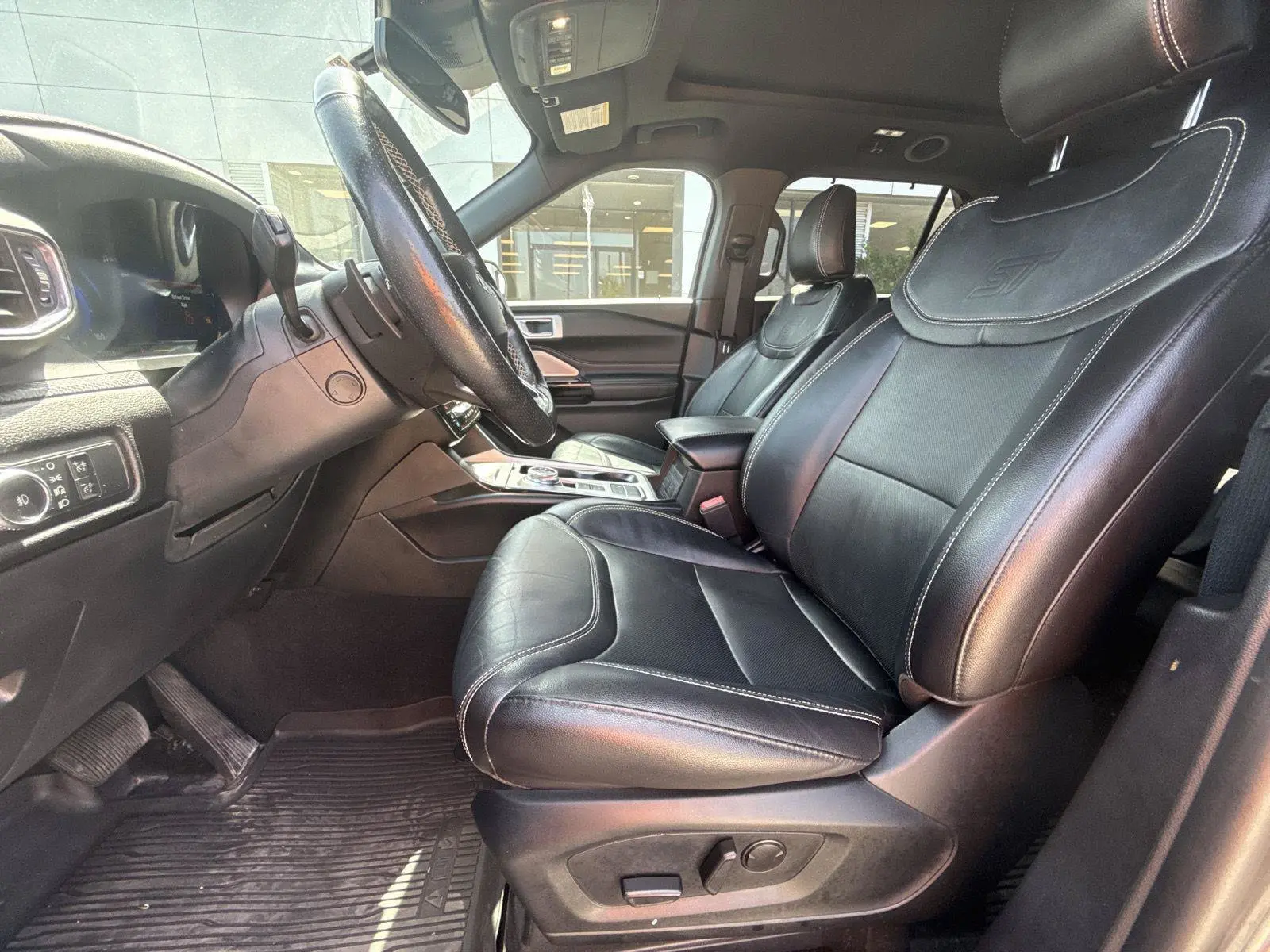 2022 Ford Explorer ST photo 4