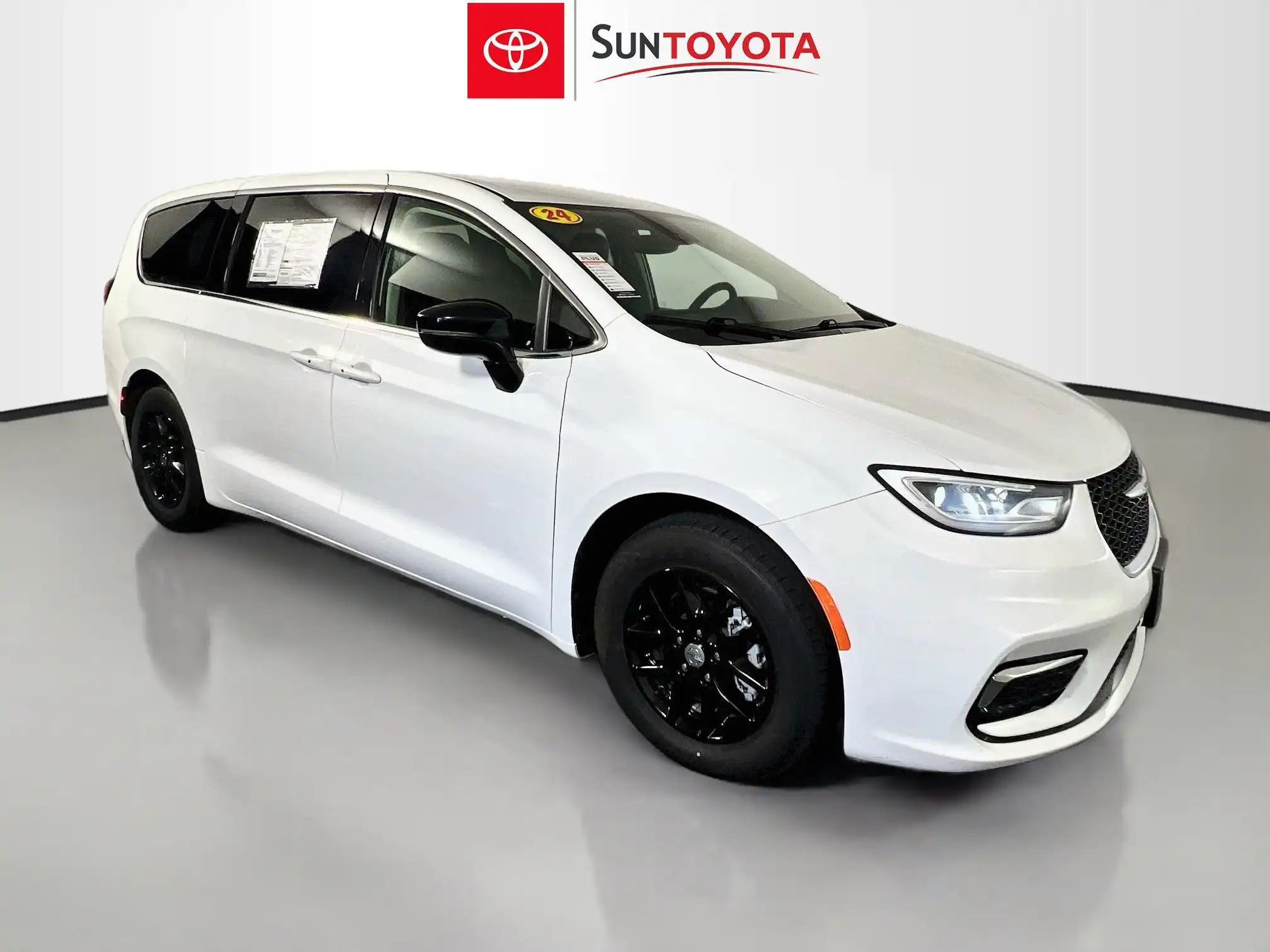 2024 Chrysler Pacifica Touring L's photo