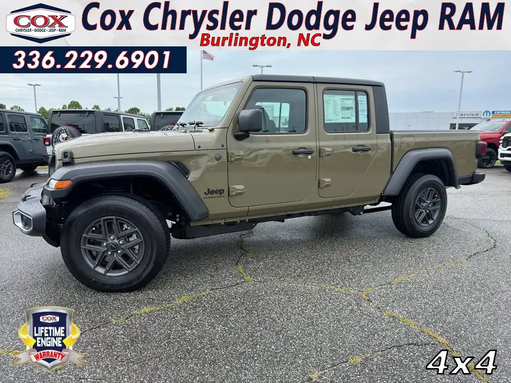 2026 Jeep Gladiator Sport Auto's photo