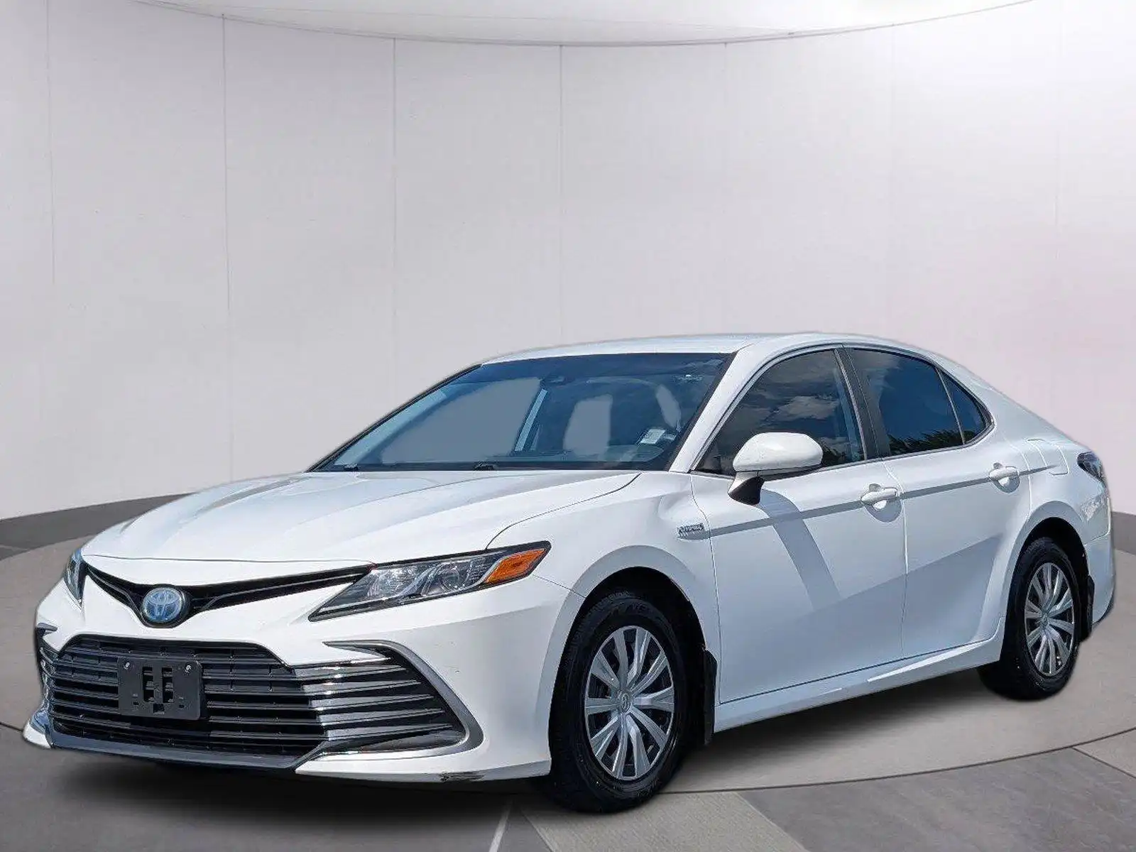 2021 Toyota Camry LE Hybrid's photo
