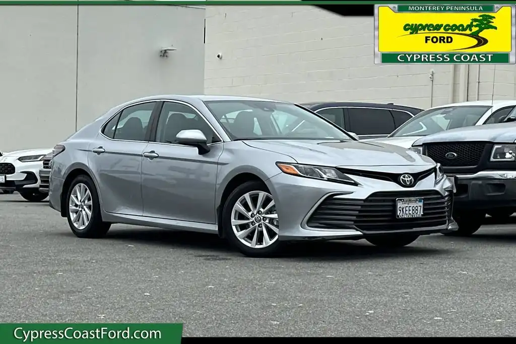 2024 Toyota Camry LE's photo