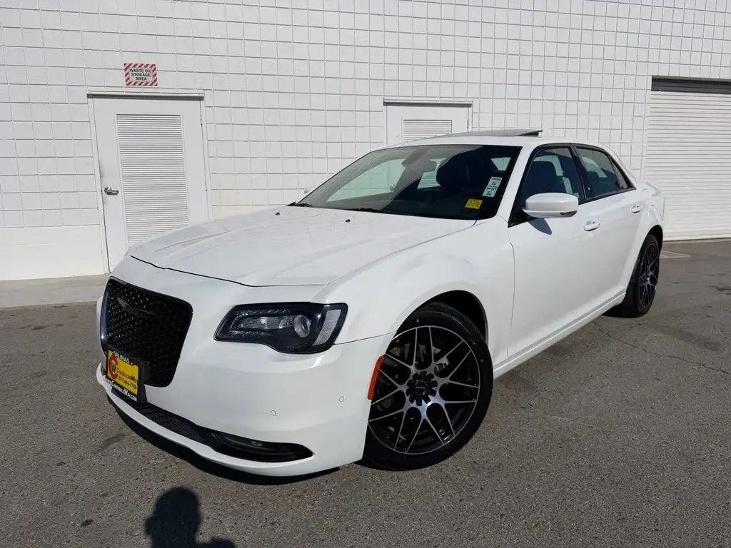 2023 Chrysler 300 S's photo