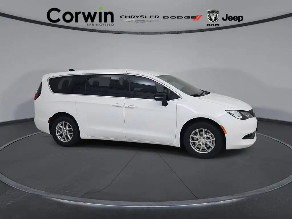 2027 Chrysler Voyager LX's photo