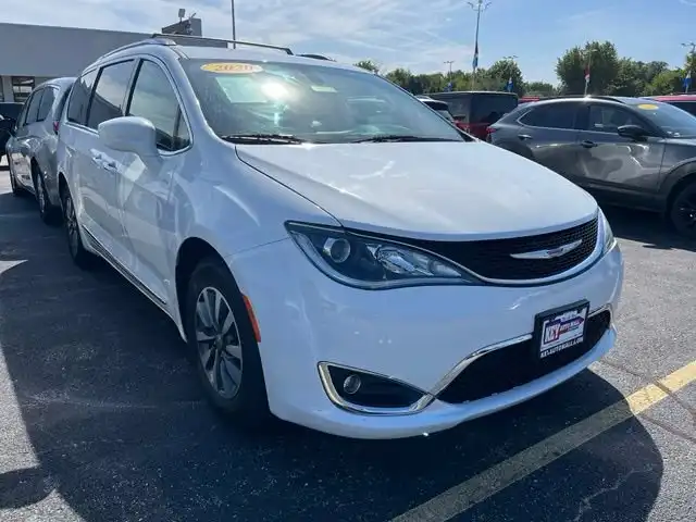 2020 Chrysler Pacifica Touring L Plus's photo