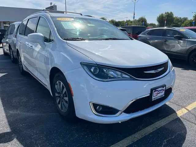 2020 Chrysler Pacifica Touring L Plus photo 1