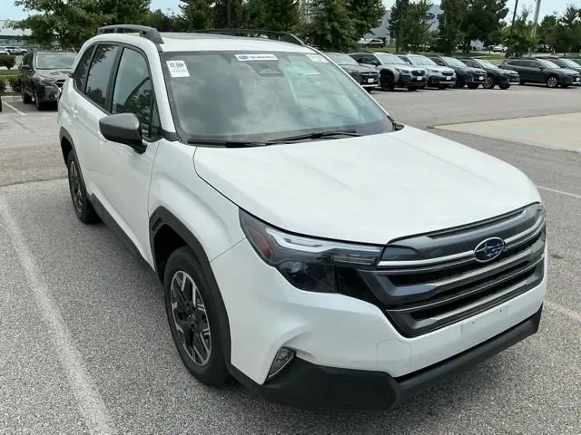 2025 Subaru Forester Premium photo 3