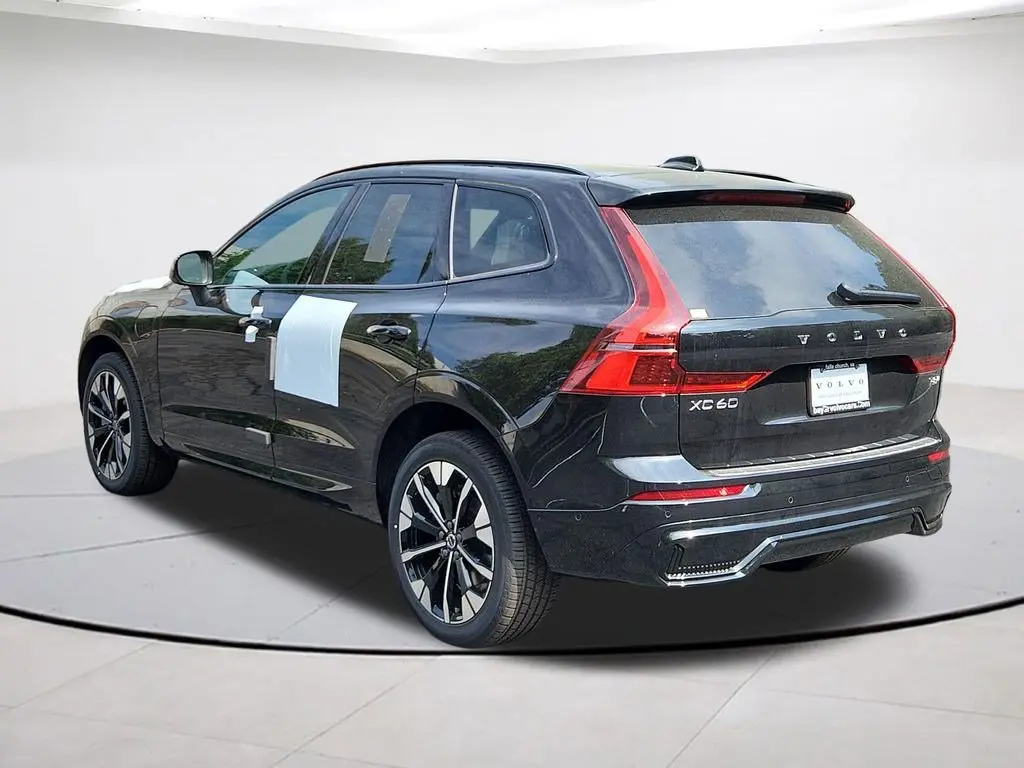 2026 Volvo XC60 T8 Plus Dark AWD photo 5
