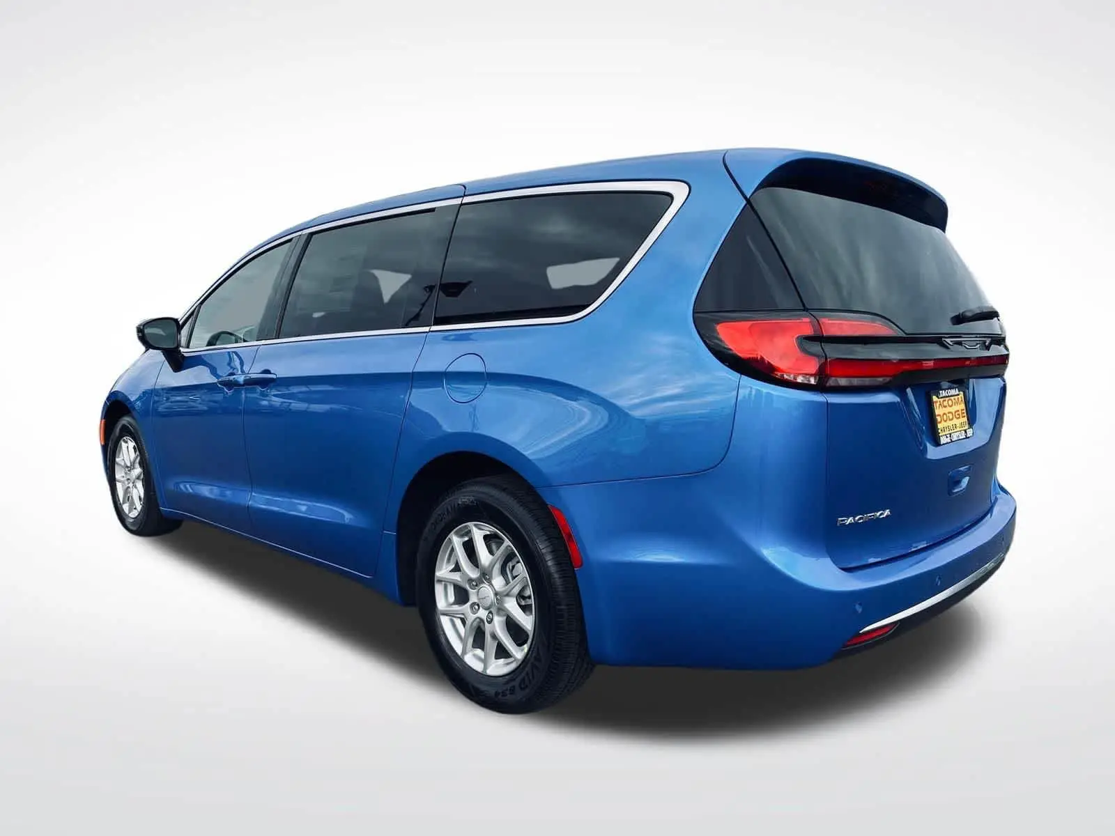 2027 Chrysler Pacifica Select photo 3