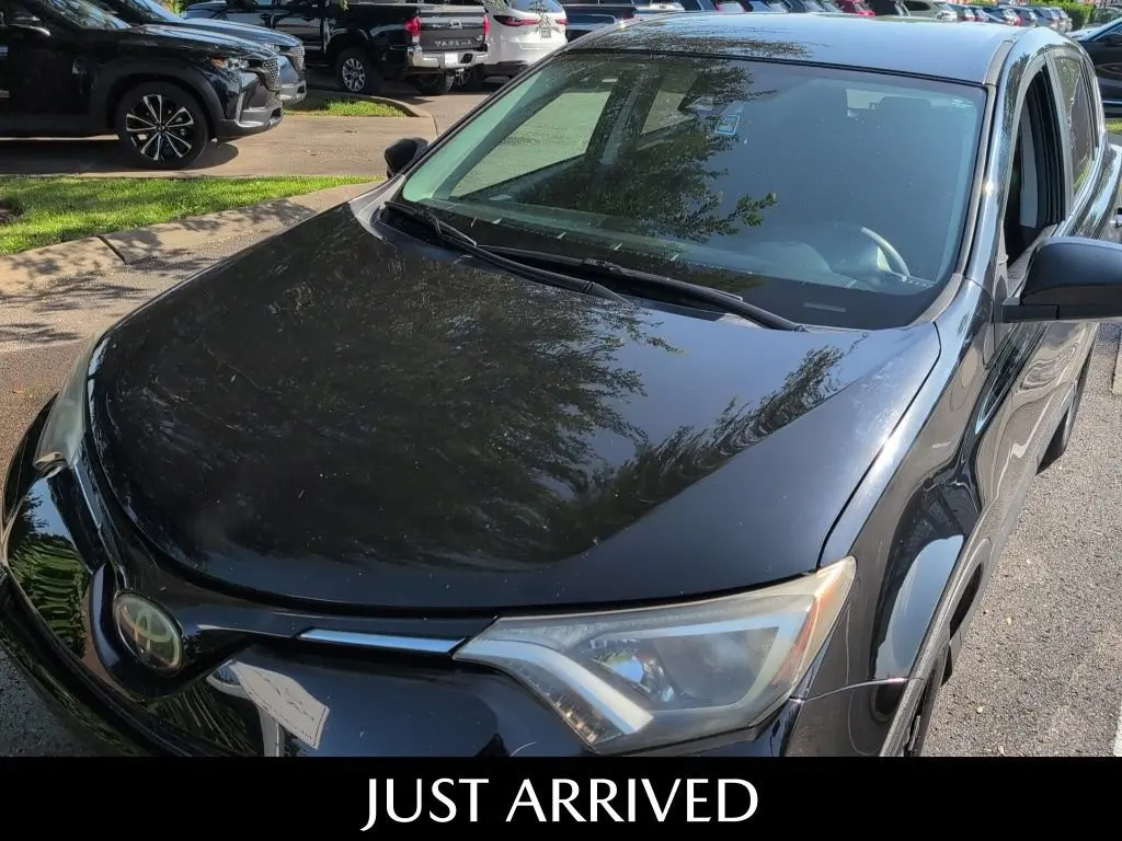 2018 Toyota RAV4 LE photo 5