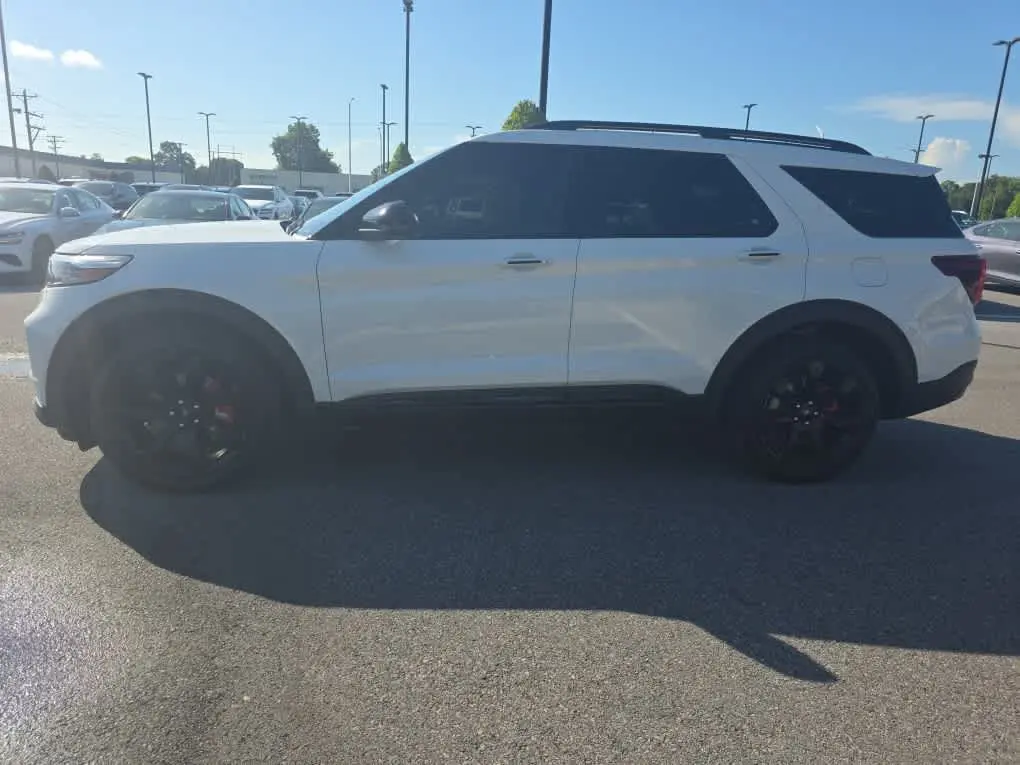 2024 Ford Explorer ST 4WD photo 3