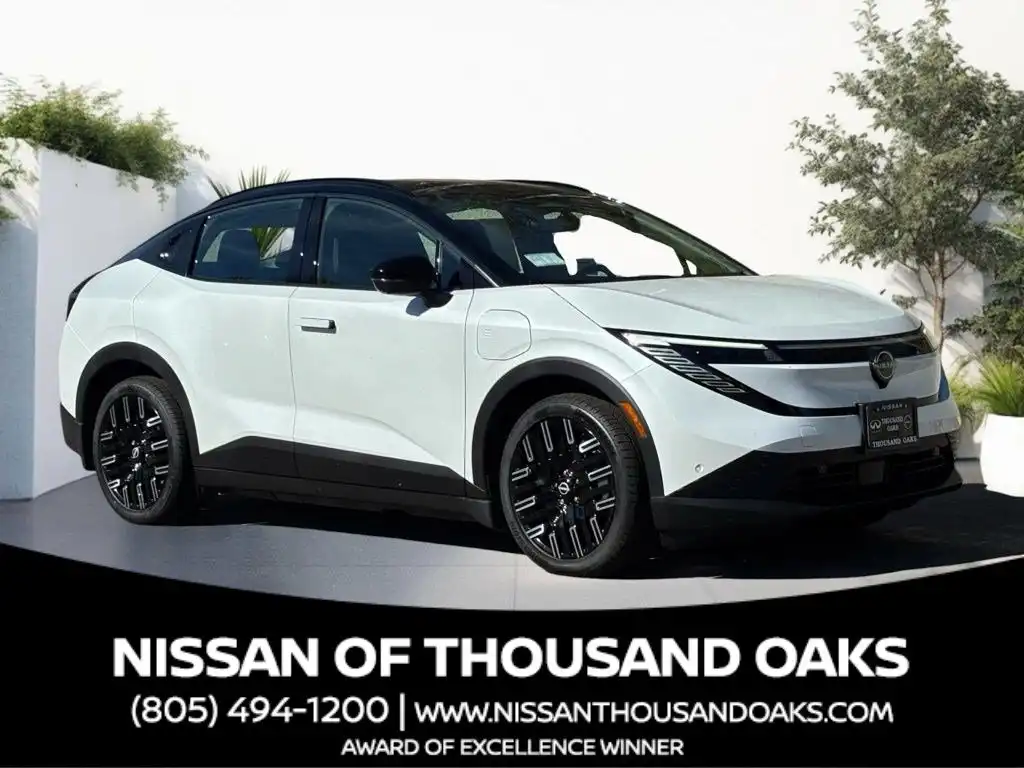 2026 Nissan Leaf Platinum+'s photo