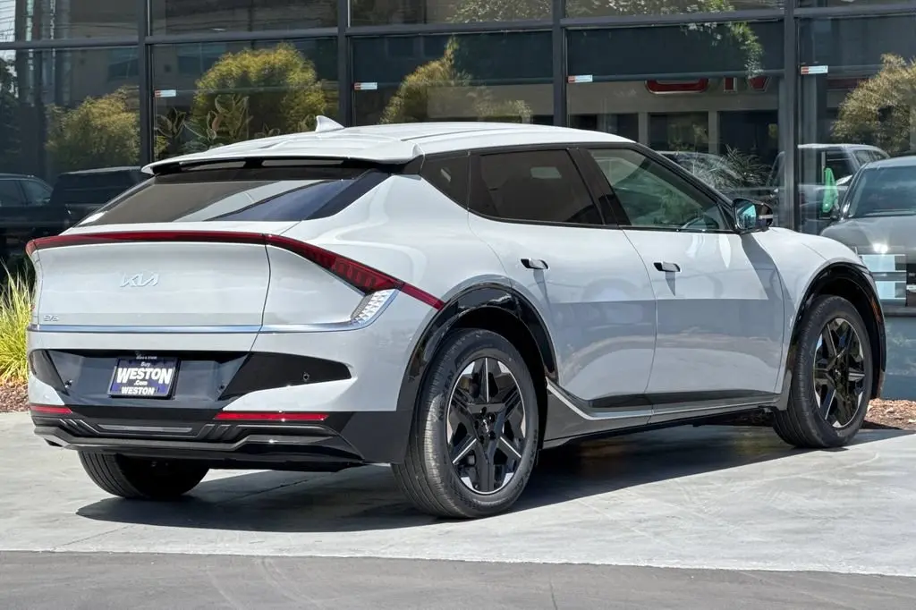2026 Kia EV6 Wind photo 4