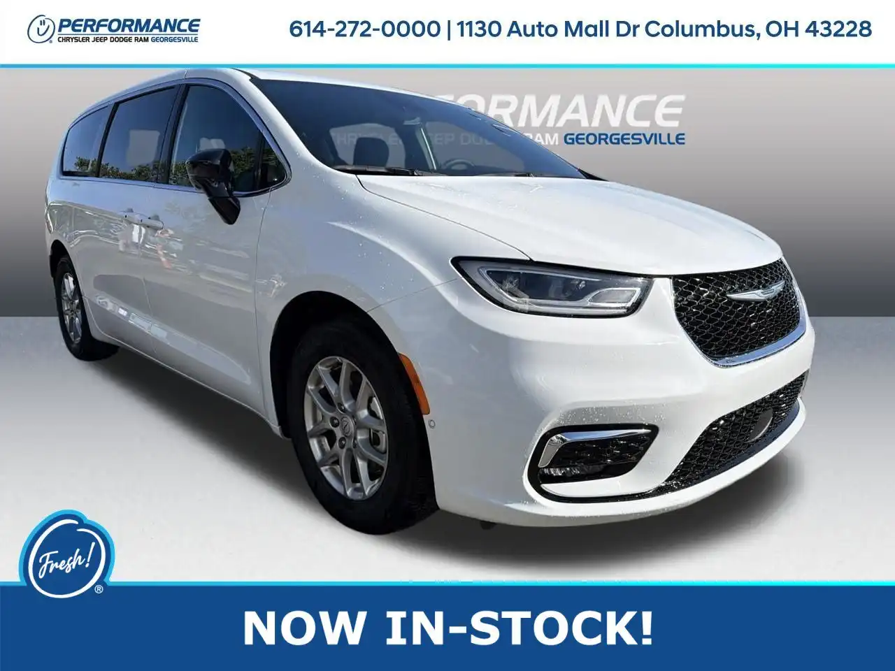 2026 Chrysler Pacifica Select's photo