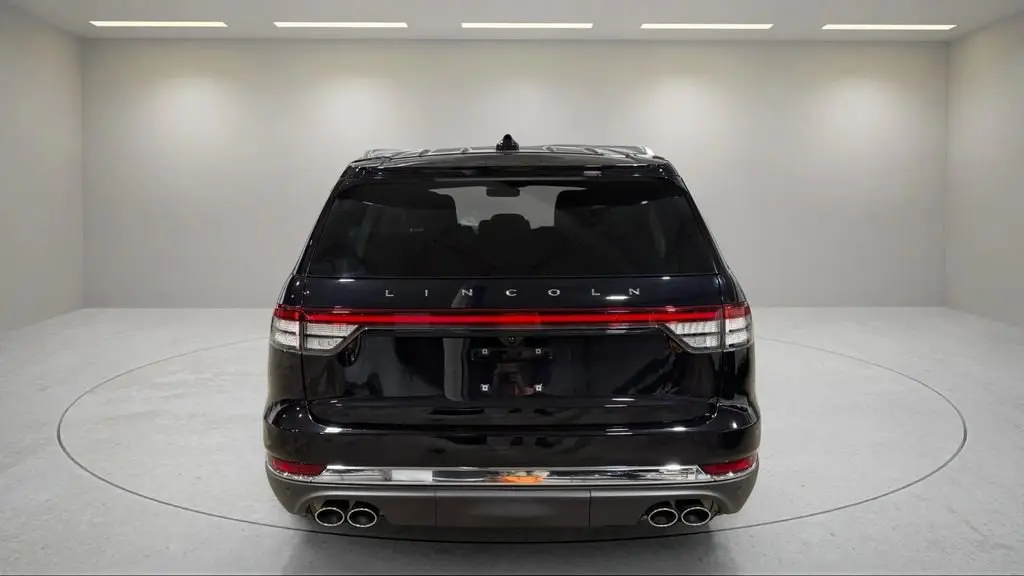 2025 Lincoln Aviator Livery AWD photo 4