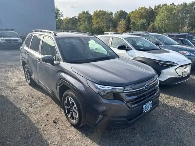 2025 Subaru Forester Premium's photo
