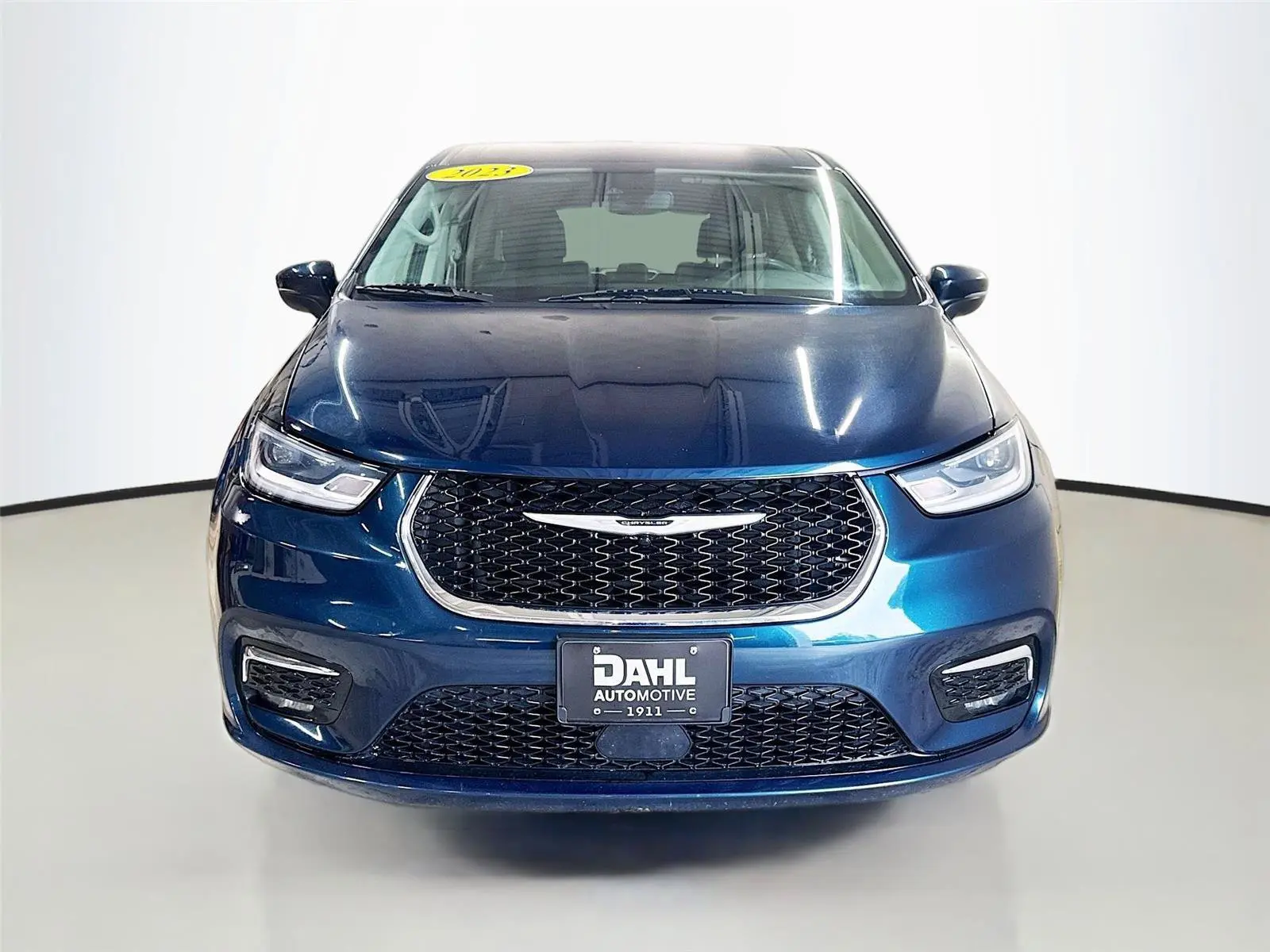 2023 Chrysler Pacifica Touring L photo 3
