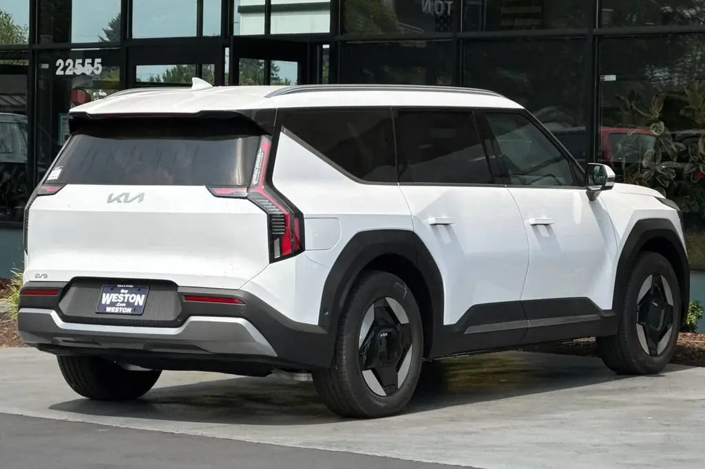 2026 Kia EV9 Wind AWD photo 4