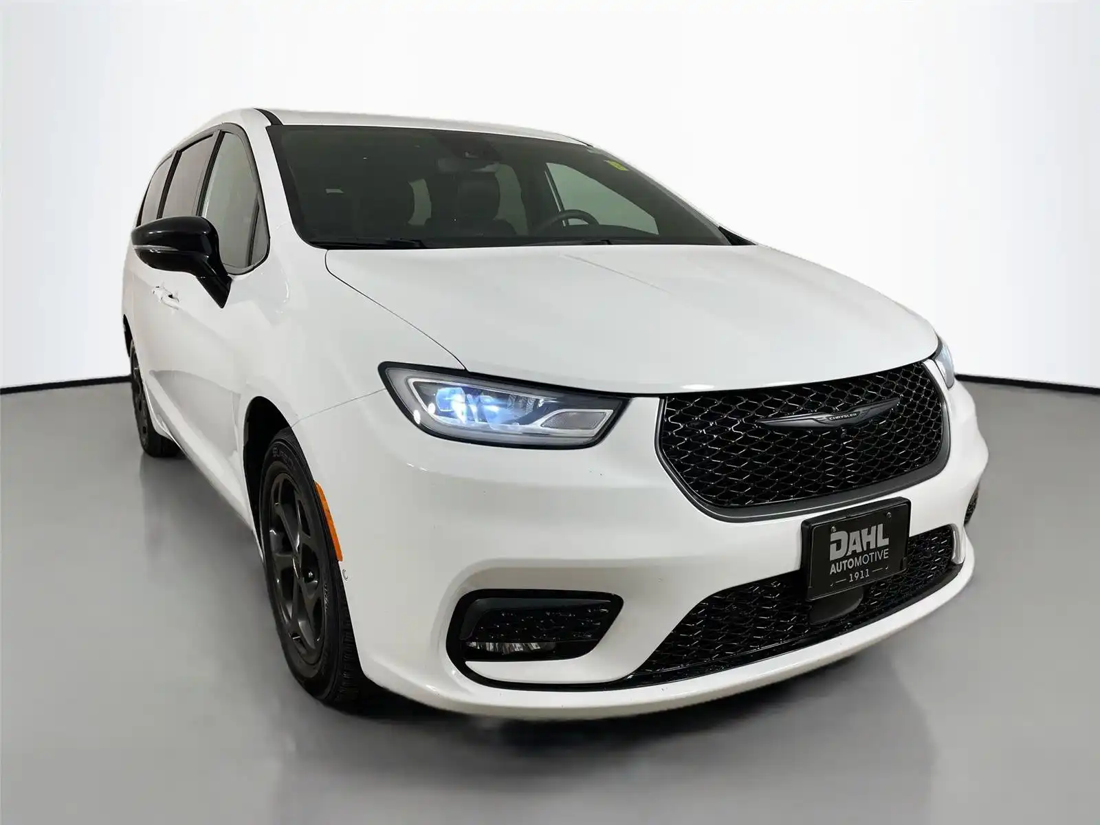 2024 Chrysler Pacifica Hybrid Select S-Appearance PHEV's photo