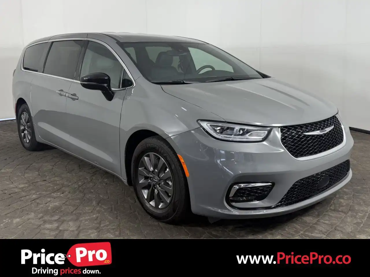 2025 Chrysler Pacifica Hybrid Select PHEV's photo
