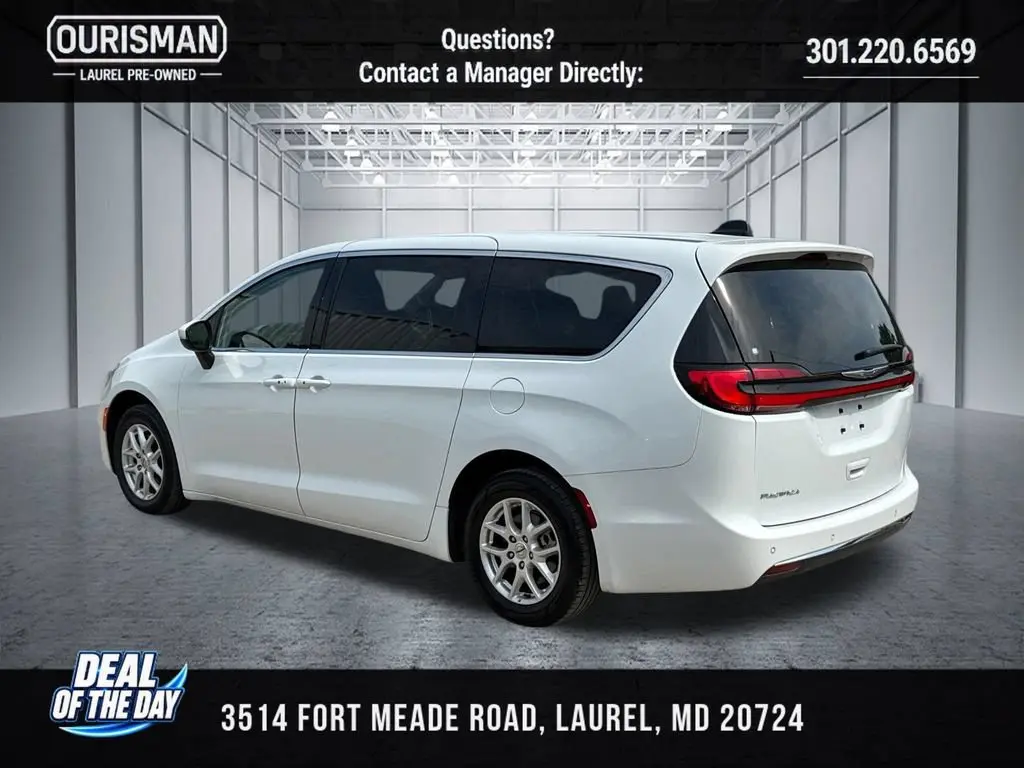 2023 Chrysler Pacifica Touring L photo 4
