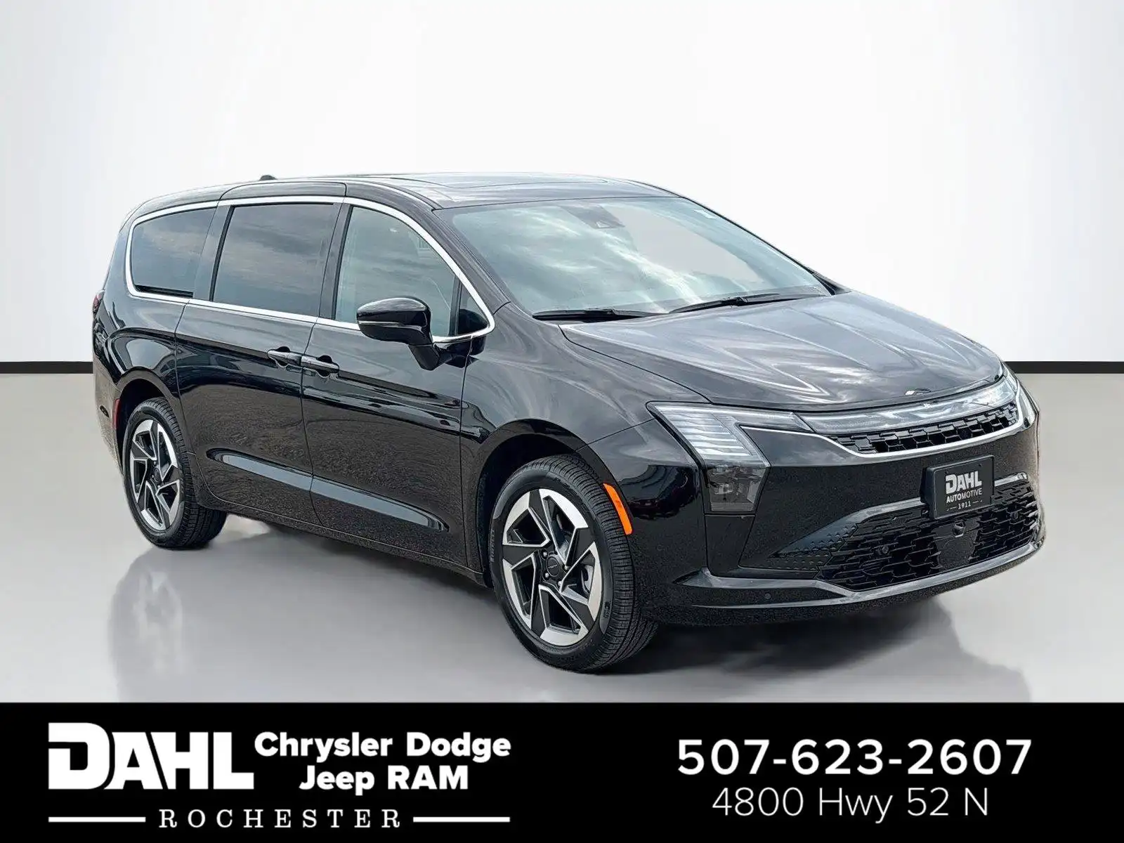 2027 Chrysler Pacifica Limited AWD's photo