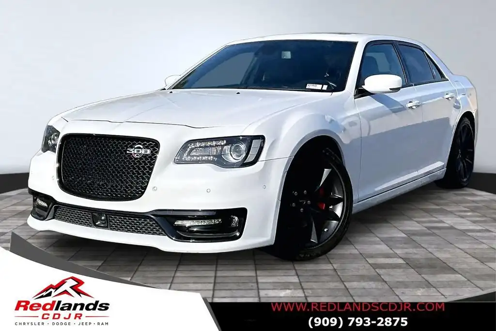 2023 Chrysler 300 C's photo