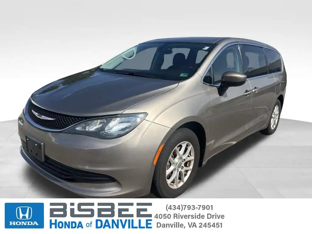 2017 Chrysler Pacifica LX's photo