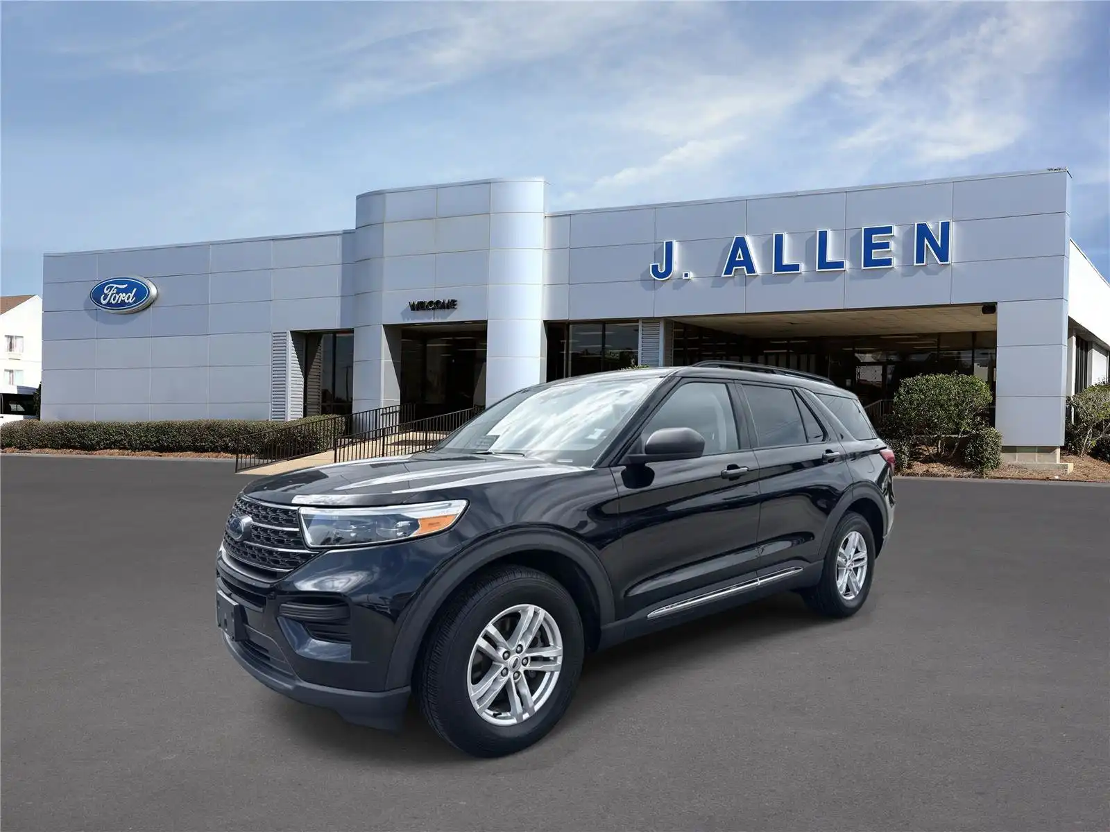 2022 Ford Explorer XLT 4WD's photo
