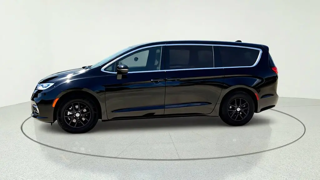 2025 Chrysler Pacifica Select photo 5
