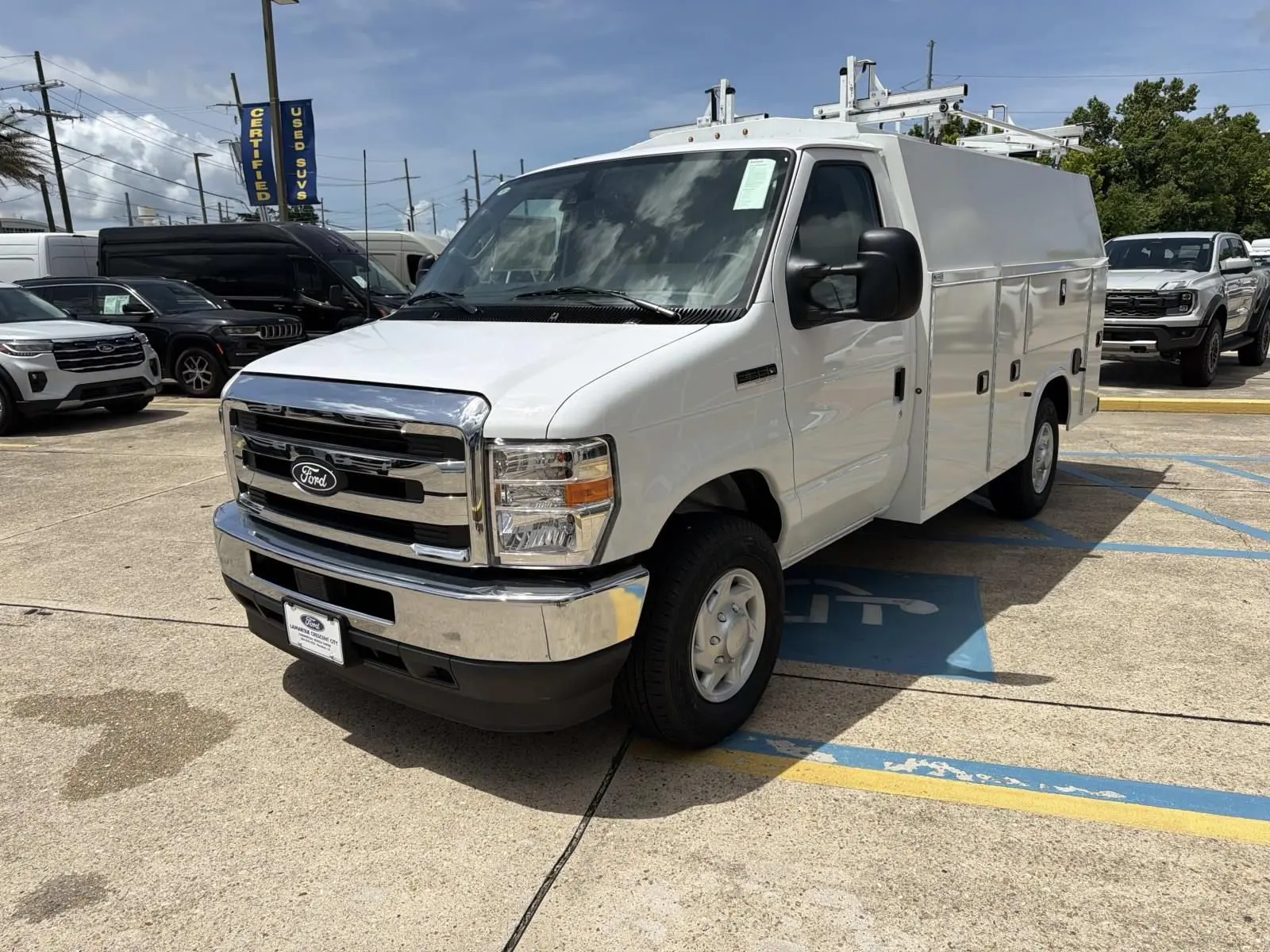 2026 Ford E-Series SRW E-350 Super Duty 138 in WB photo 4