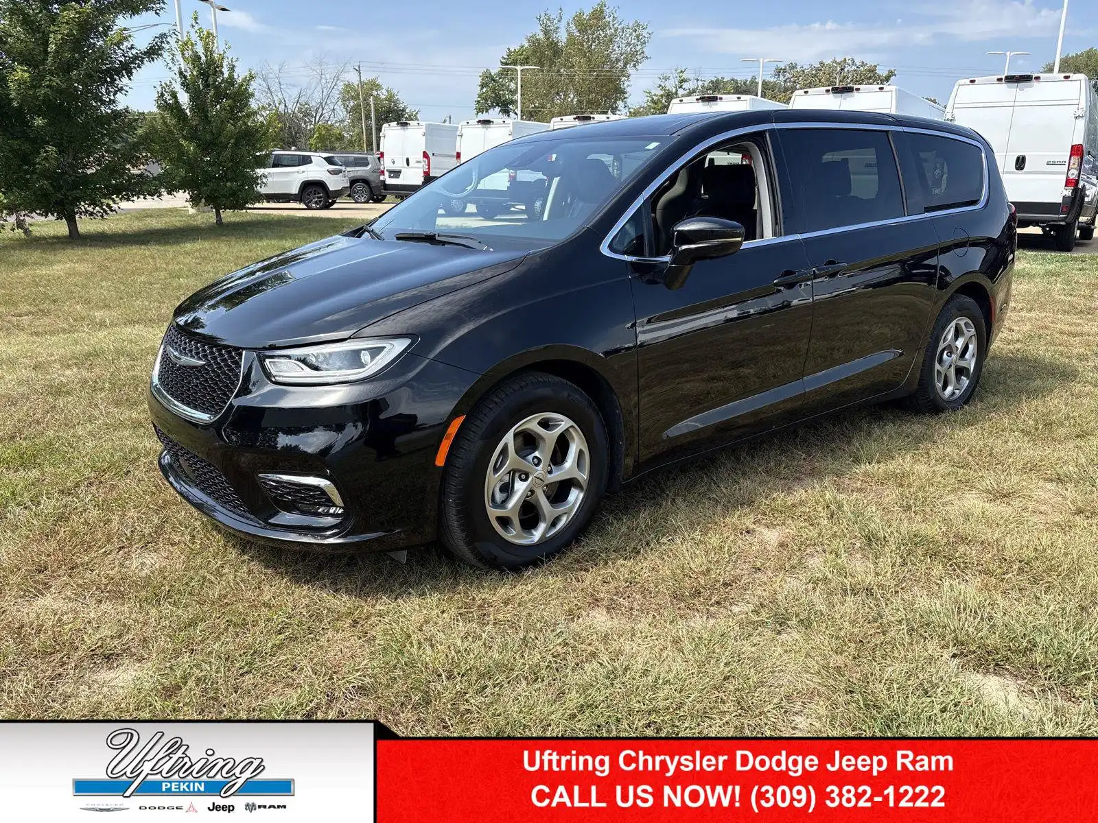 2024 Chrysler Pacifica Limited's photo