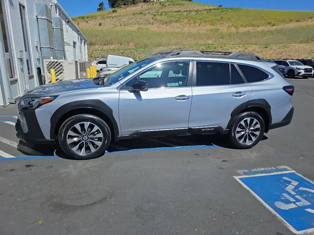 2023 Subaru Outback Limited XT's photo