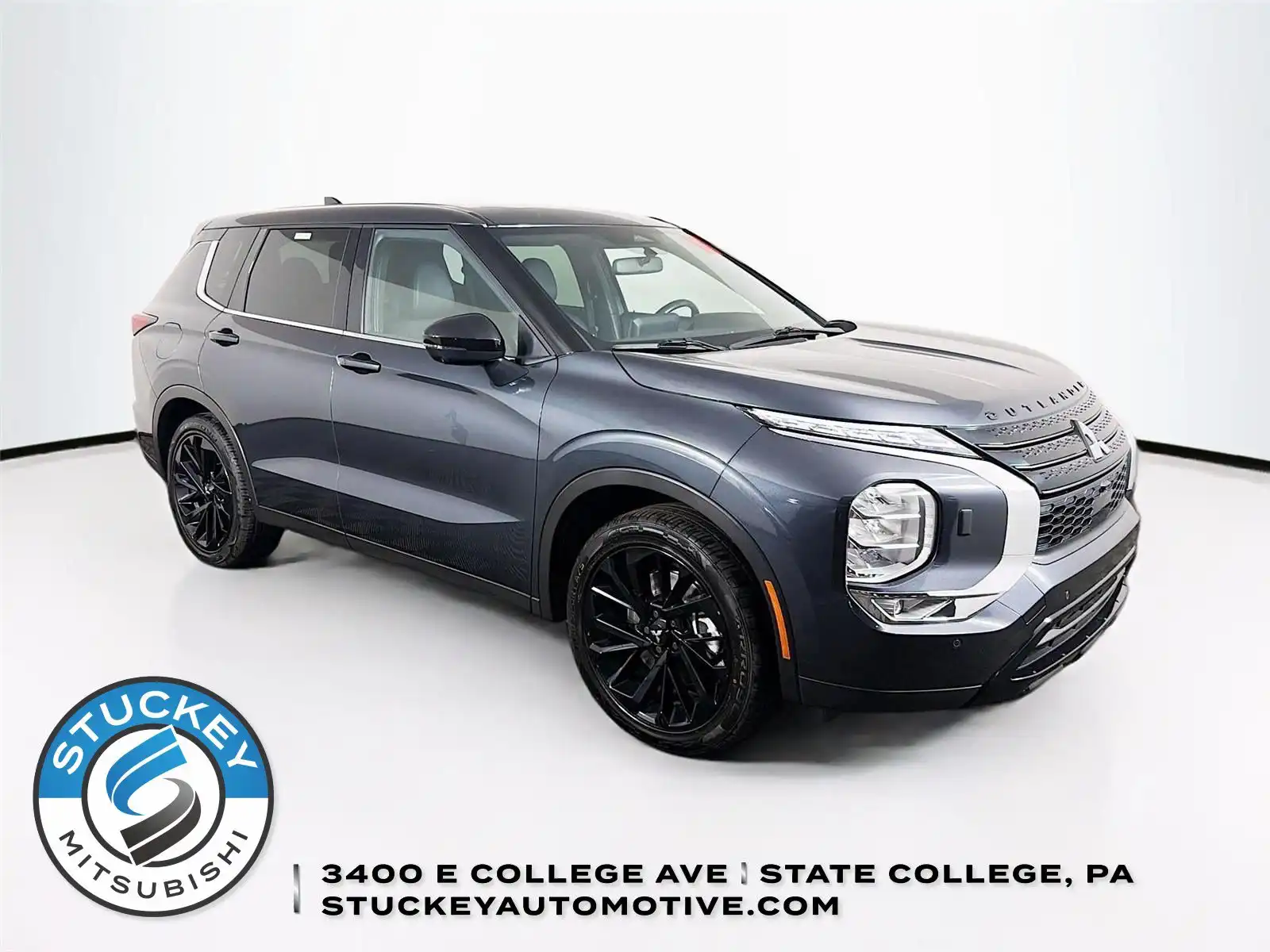 2024 Mitsubishi Outlander SE Black Edition w Pano S-AWC's photo