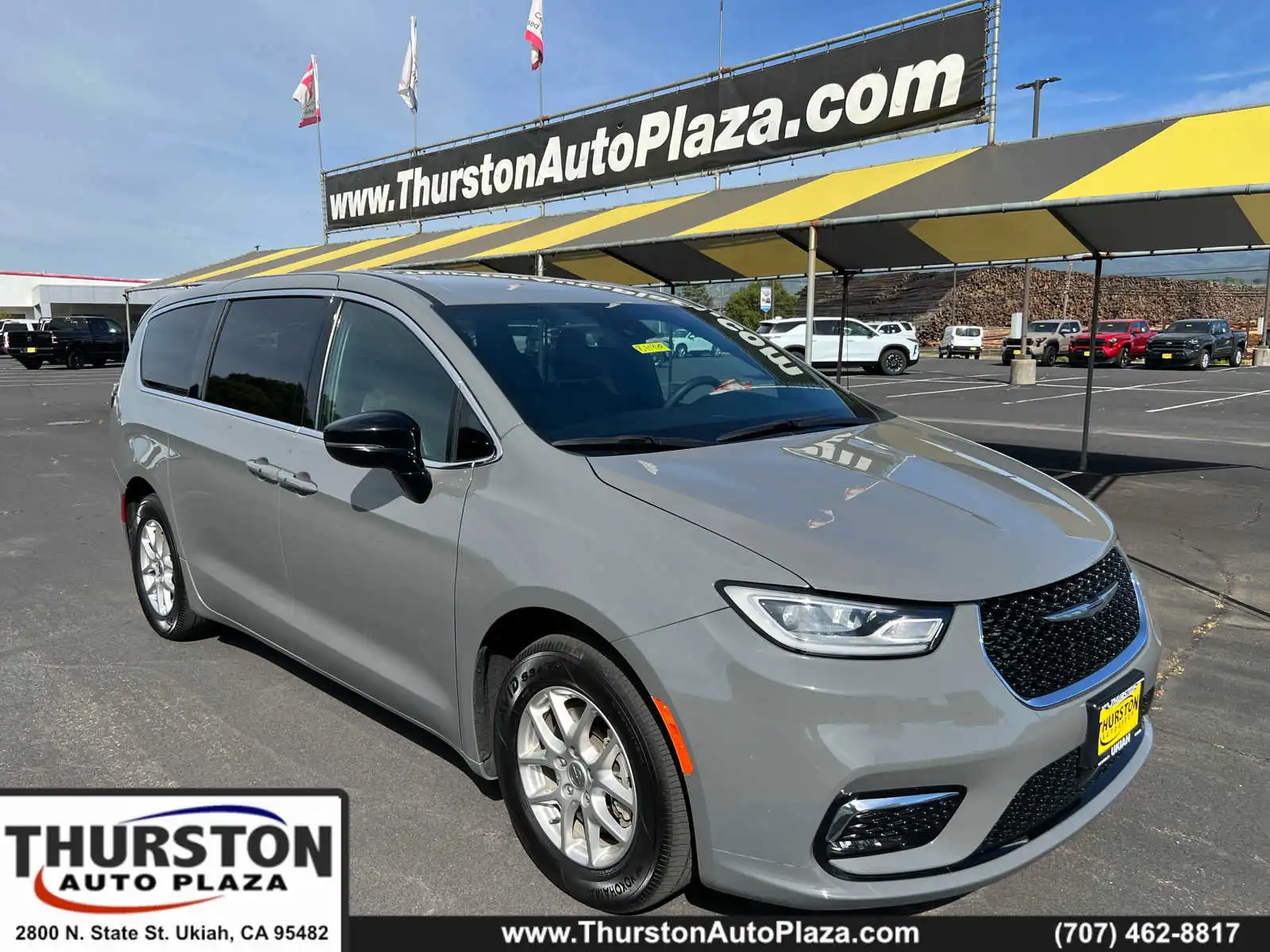 2025 Chrysler Pacifica Select's photo