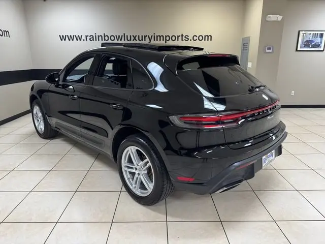 2025 Porsche Macan Base photo 4