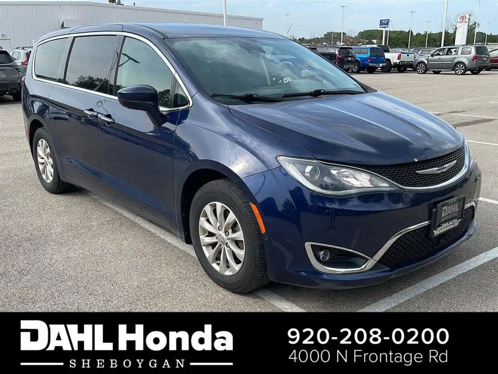 2019 Chrysler Pacifica Touring Plus's photo