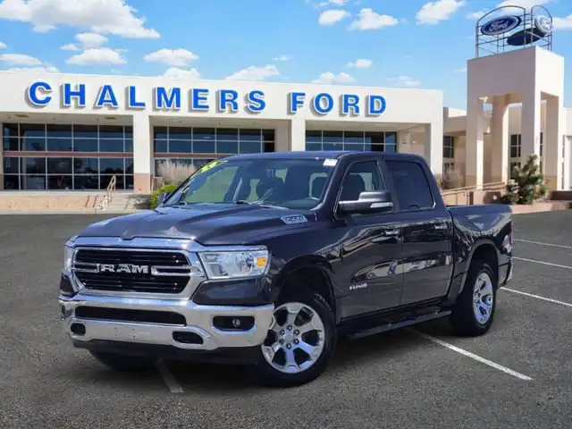 2019 RAM 1500 Big Horn/Lone Star 4x4 Crew Cab 5'7's photo